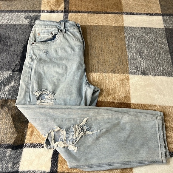 Wild Fable Size 10 Women’s High Rise Mom Jean Light Wash Distressed Denim - Picture 3 of 8